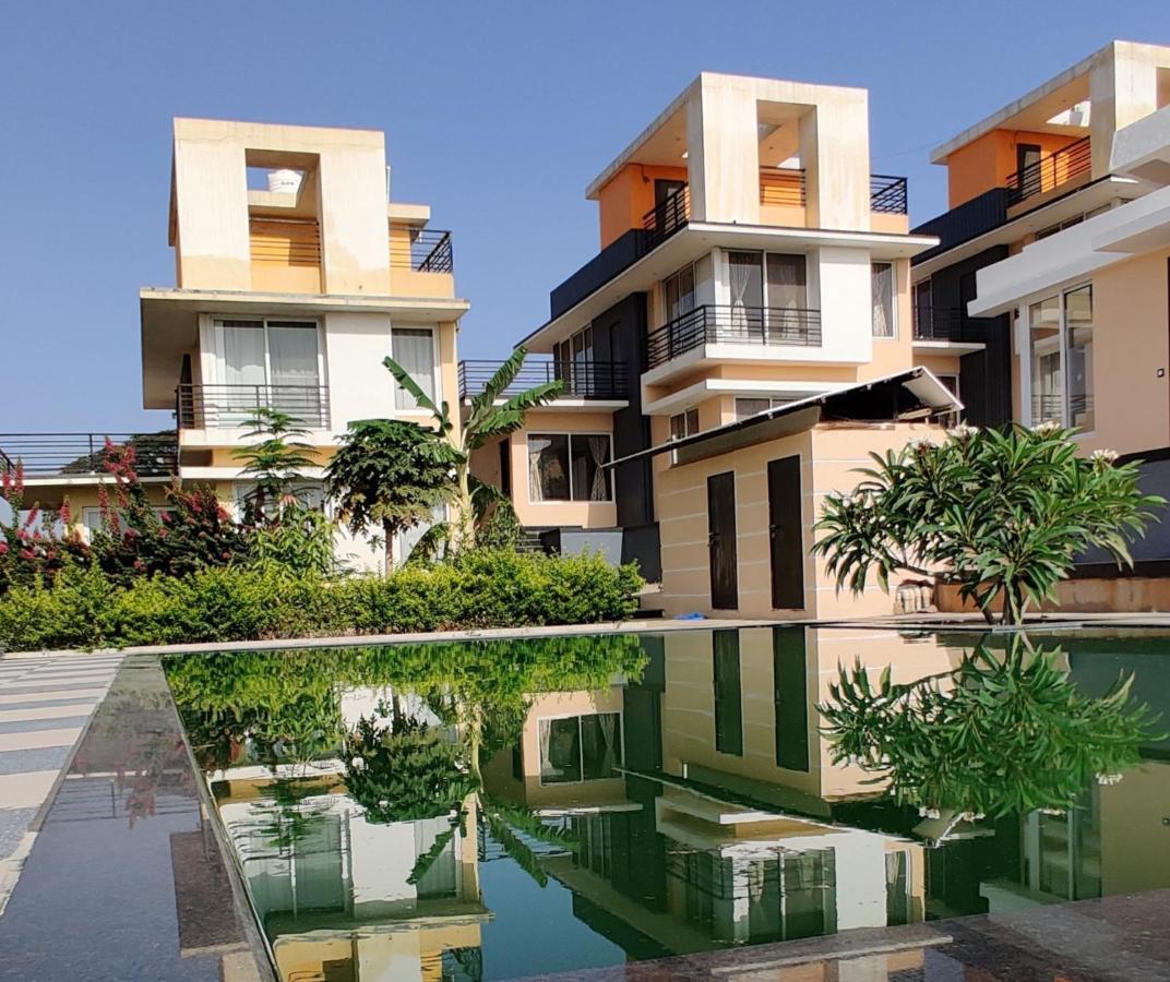 ROYAL MEADOWS - IGATPURI Bungalow B Bagian luar foto