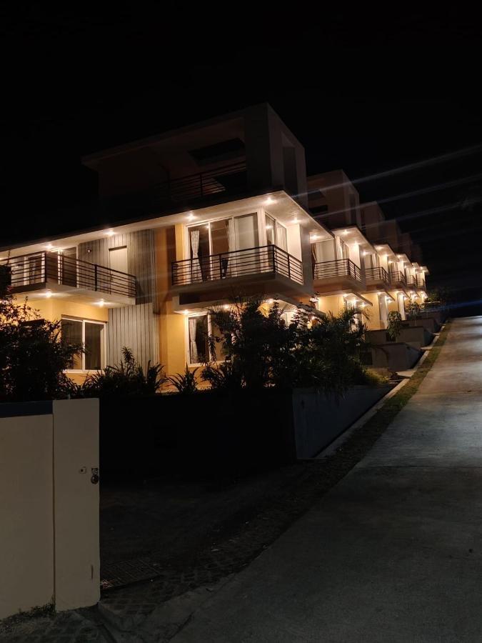 ROYAL MEADOWS - IGATPURI Bungalow B Bagian luar foto