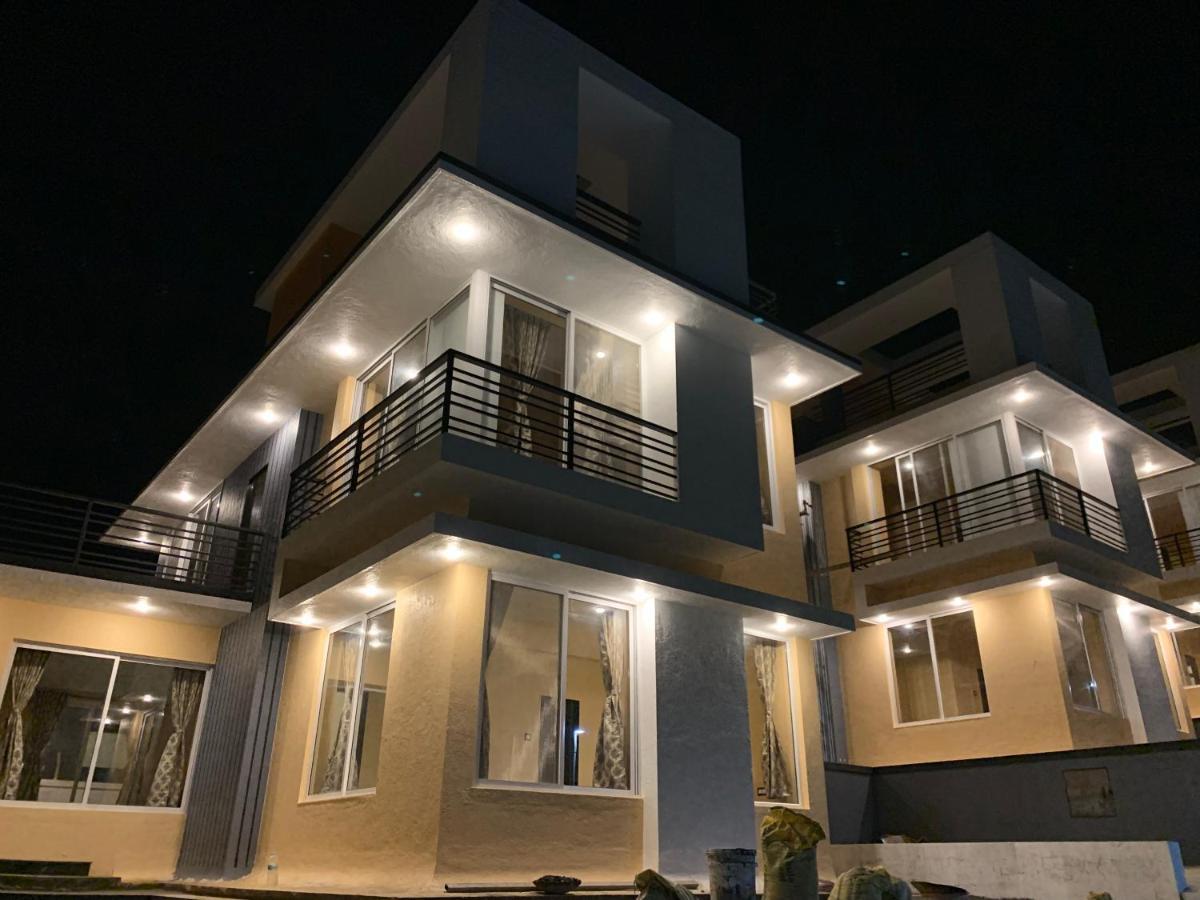 ROYAL MEADOWS - IGATPURI Bungalow B Bagian luar foto