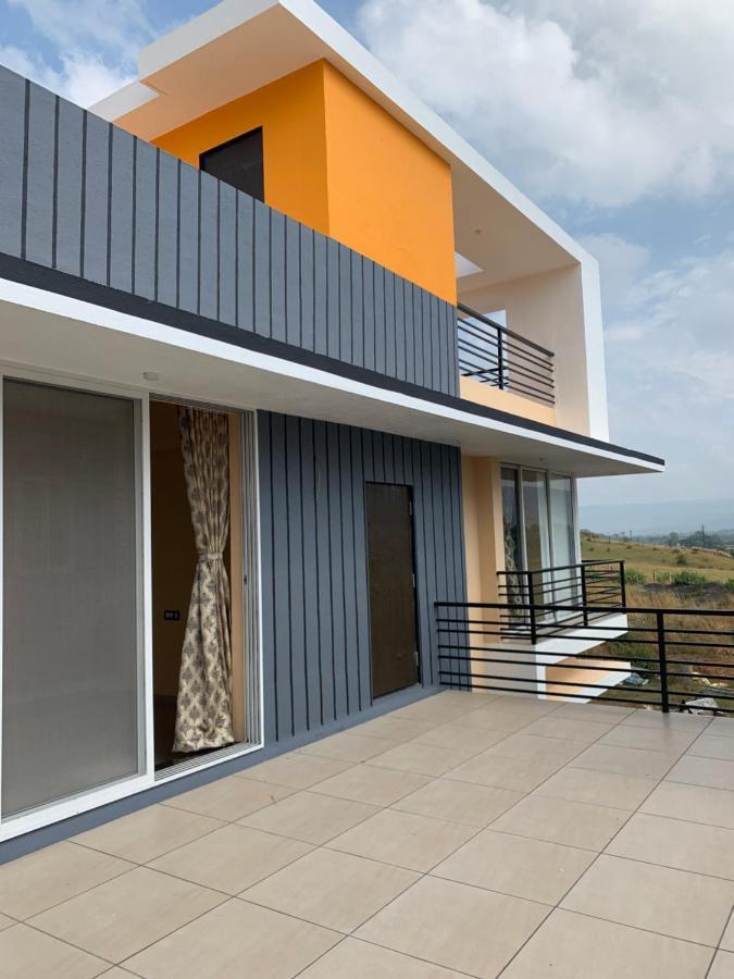 ROYAL MEADOWS - IGATPURI Bungalow B Bagian luar foto