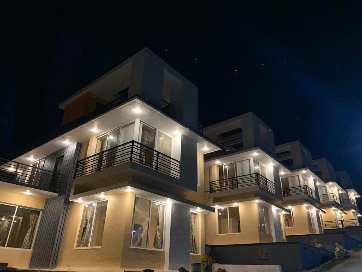 ROYAL MEADOWS - IGATPURI Bungalow B Bagian luar foto